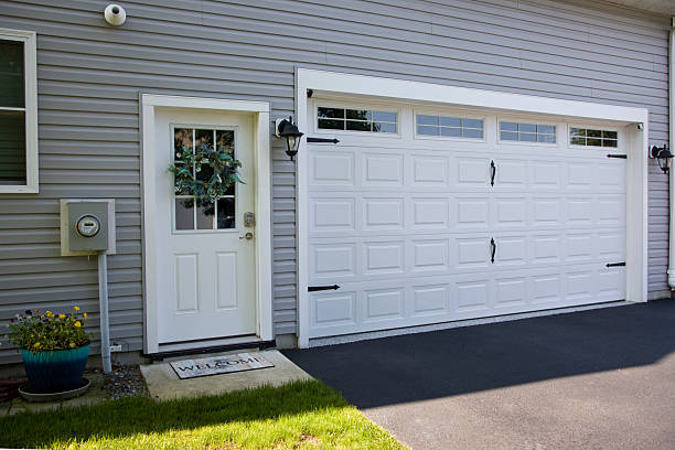 24/7 Emergency Garage Door Panel Replacement experts in Burien, WA